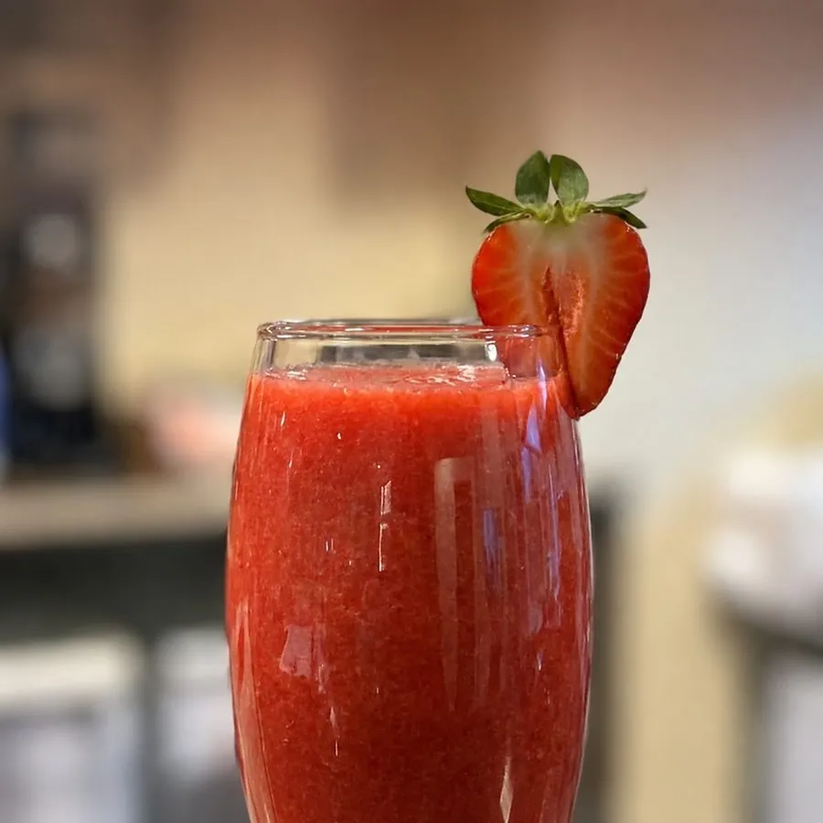 Fresh strawberry smoothie at Paccino's Minya